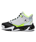 Jordan Girl's Max Aura 4 (Big Kid) Platinum Tint/Black/Volt/Blue Tint 7 Big Kid M