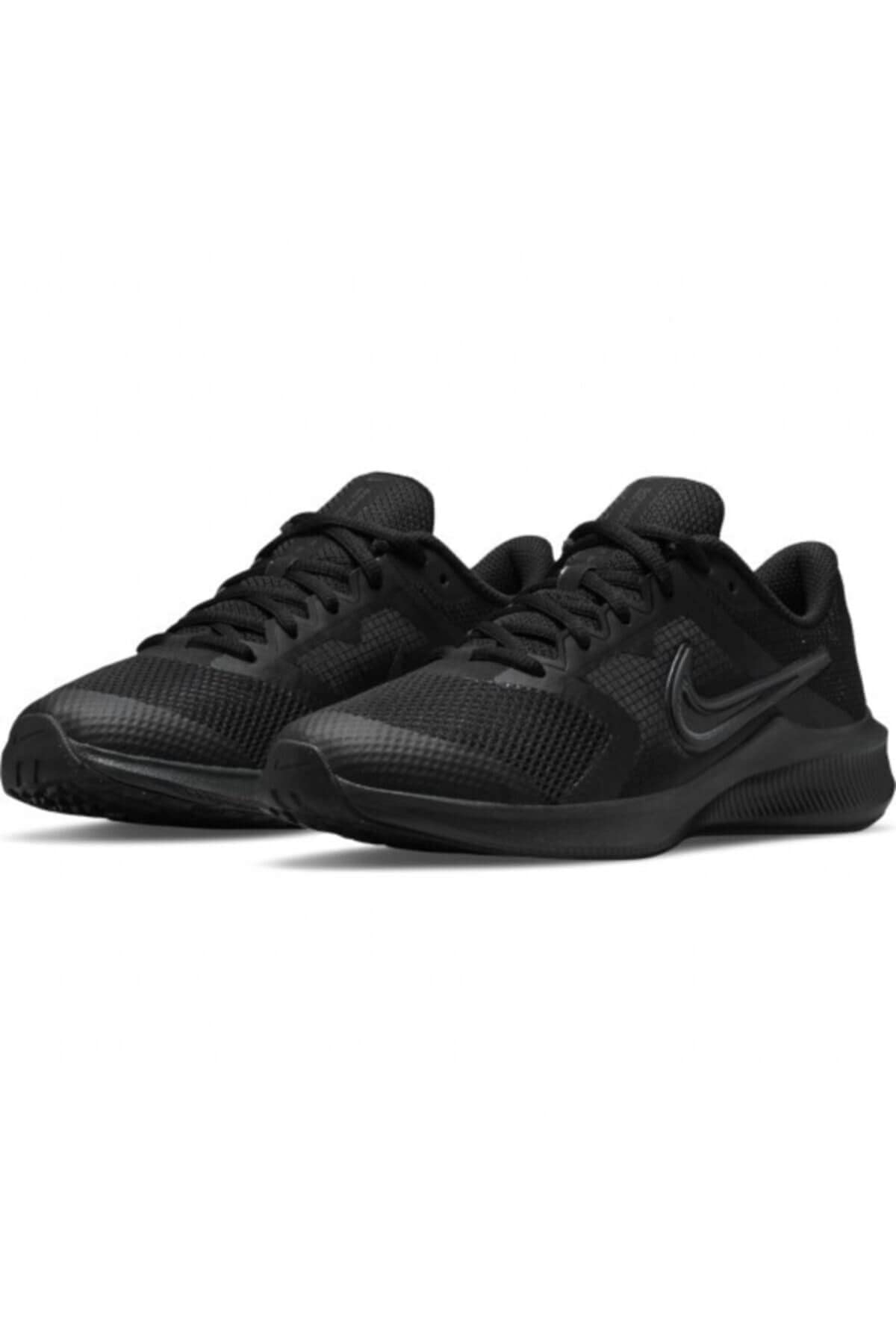 Nike Boy's Downshifter 11 (Big Kid) Black/Dark Smoke Grey 7 Big Kid M
