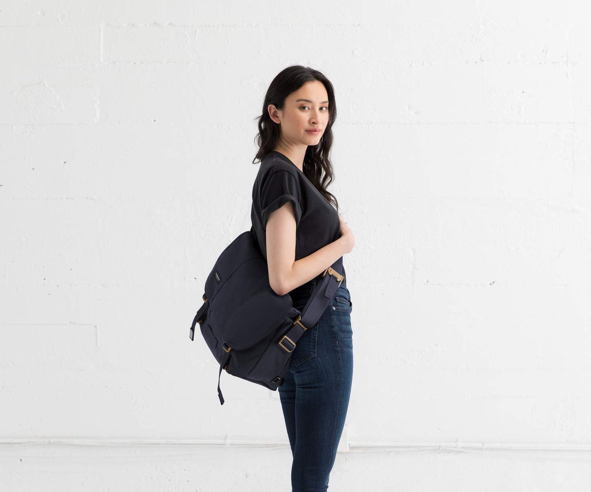 Timbuk2 Lightweight Flight Messenger Bag, Nightfall/Marigold, Medium