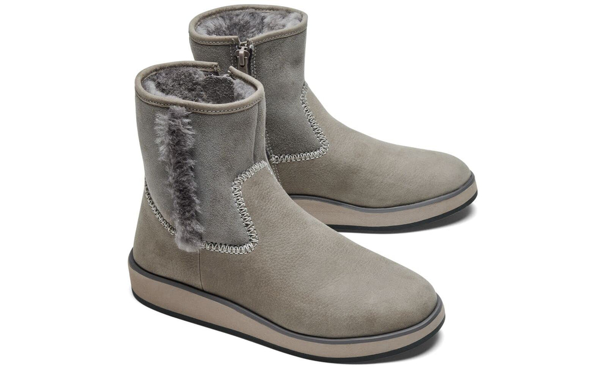 OLUKAI Pa'ina Hulu Women's Winter Boot, Soft Waterproof Leather & Wet Grip Sole, Medial Side Zipper for Easy Slip-On, Comfortable & Cute Style, Fog/Fog, 6.5