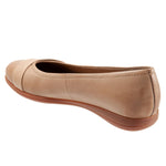 Trotters Women's Flats, Sand, 10.5 Wide