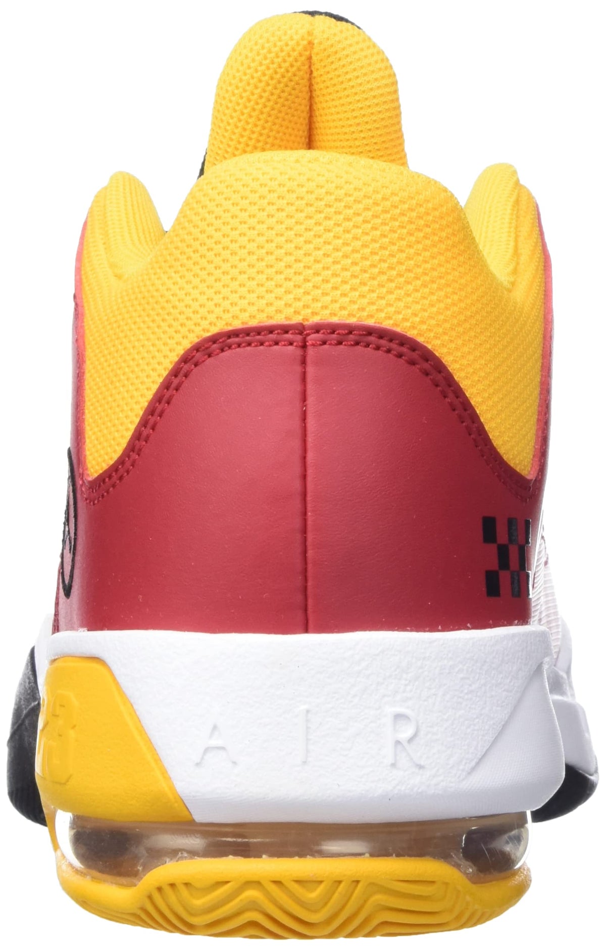 Jordan Boy's Max Aura 3 SE (Big Kid) 5.5 Big Kid Gym Red/Black/University Gold