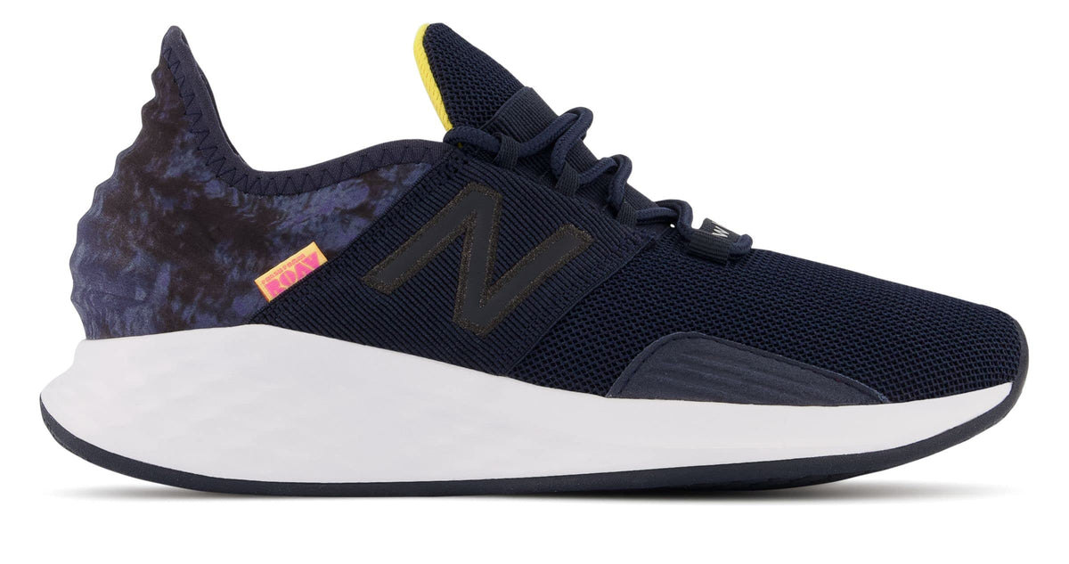 New Balance Women's Fresh Foam ROAV V1 Sneaker 5 Wide Black/Grey