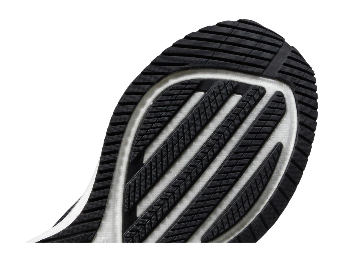 Saucony Women's Triumph 21 Sneaker, Black/White, 5.5 Wide