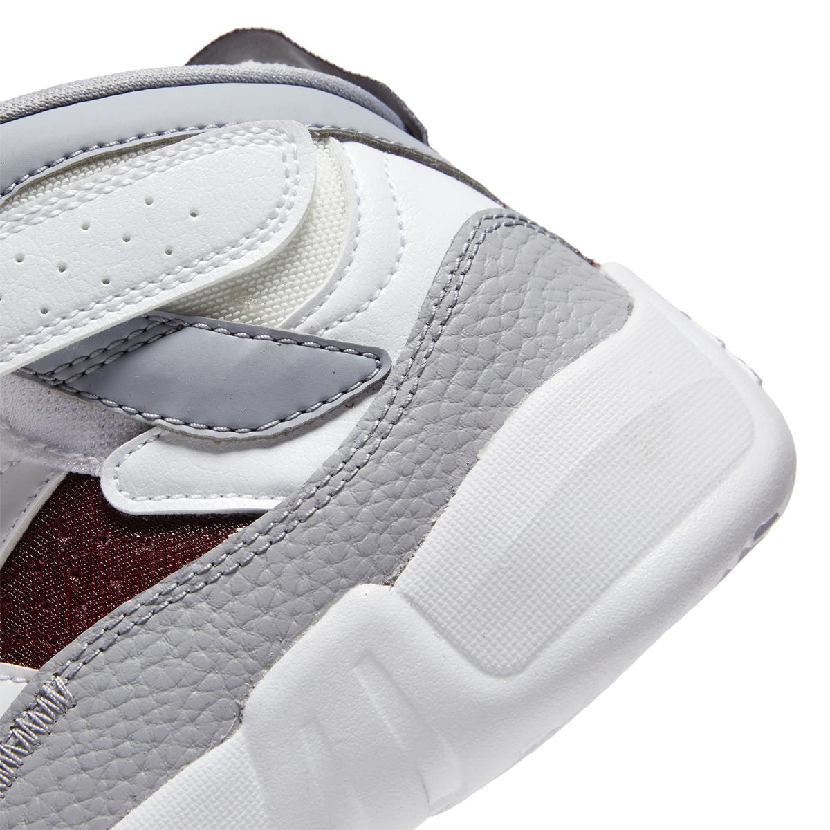 Jordan Jumpman Trey Two (Little Kid) White/White/Cherrywood Red/Light Steel Grey 2 Little Kid M