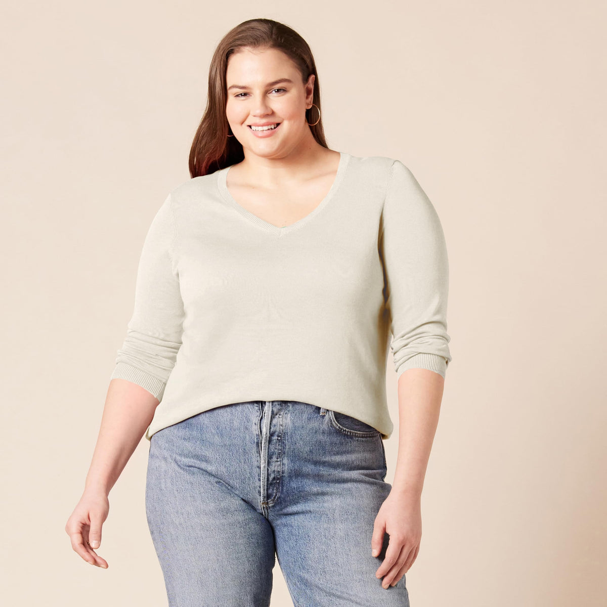 Amazon Essentials Women's Regular-Fit Lightweight Long-Sleeve V-Neck Sweater (Available in Plus Size), Pale Peach, Large