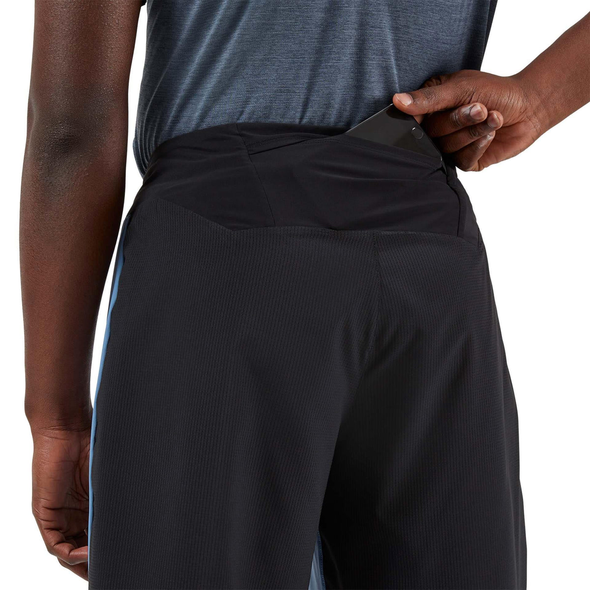 On Men's Lightweight 7.5" Shorts, Cerulean/Black, M