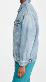 Madewell The Oversized Trucker Jean Jacket in Akenside Wash Akenside Wash 2XS (Women's 000)