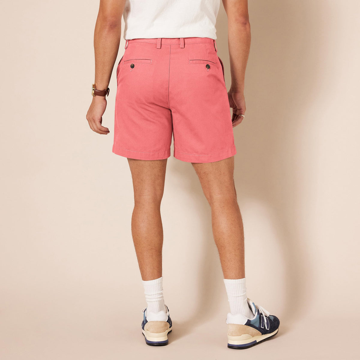 Amazon Essentials Men's Classic-Fit 7" Chino Shorts, Raspberry Red, 31