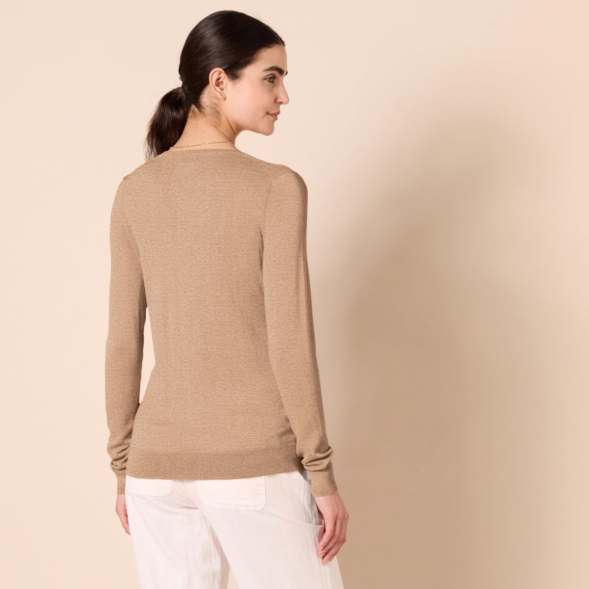 Amazon Essentials Women's Regular-Fit Lightweight Long-Sleeve V-Neck Sweater (Available in Plus Size), Camel Heather, 5X