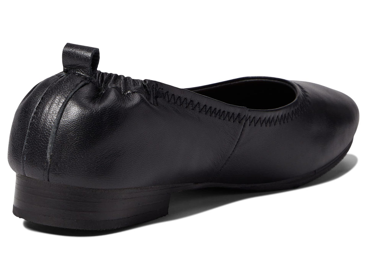 Söfft Women's Kenni Leather Slip On Loafers Medium - Black