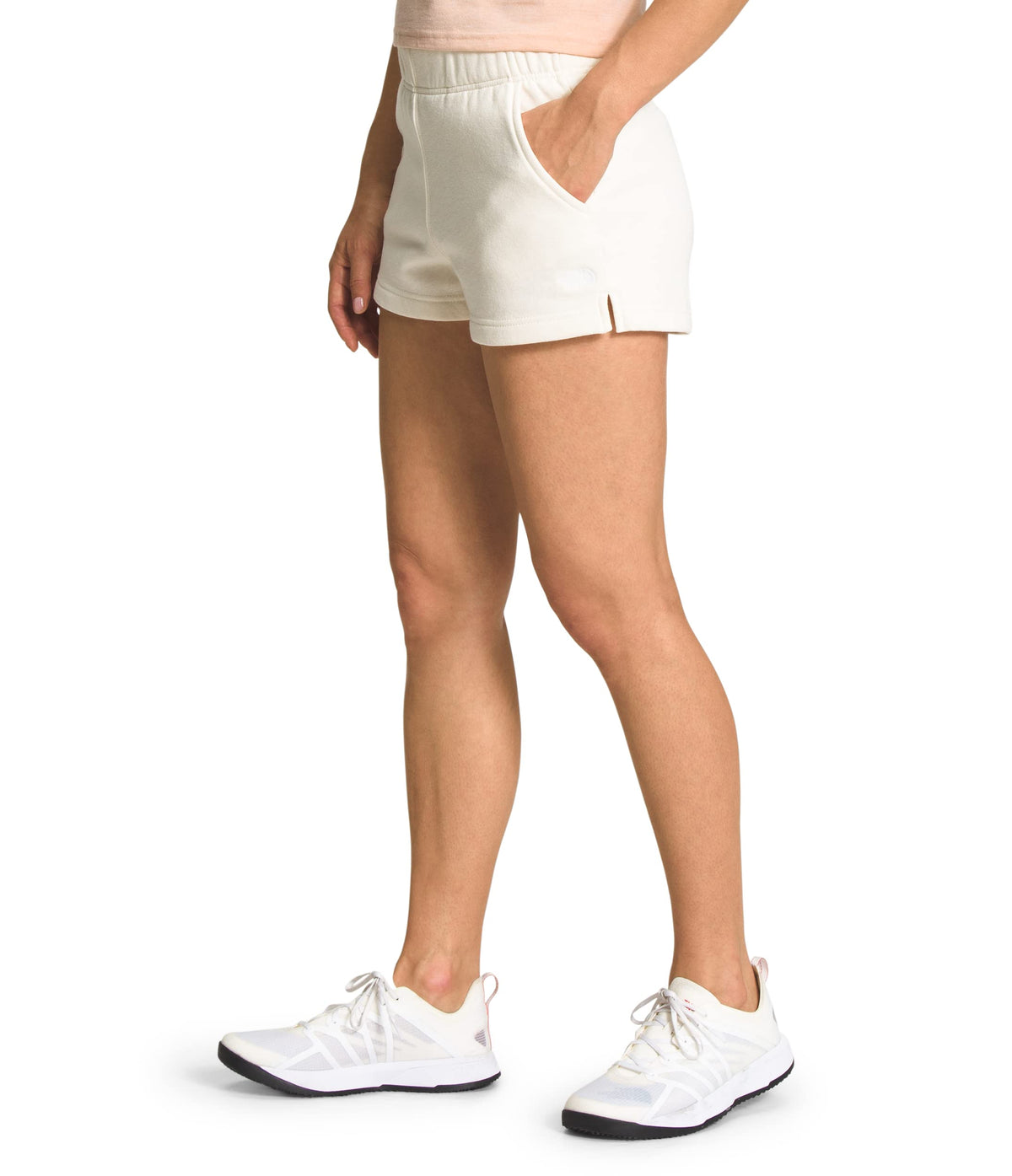 THE NORTH FACE Women's Half Dome Logo Fleece Short (Standard and Plus Size). Gardenia White. Small Regular