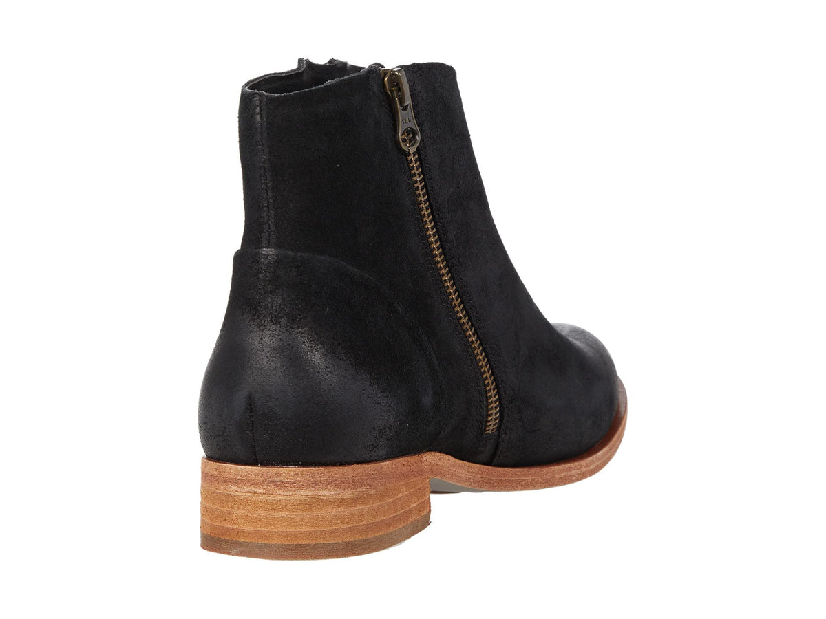 KORK-EASE Riley Black Distressed 8 M