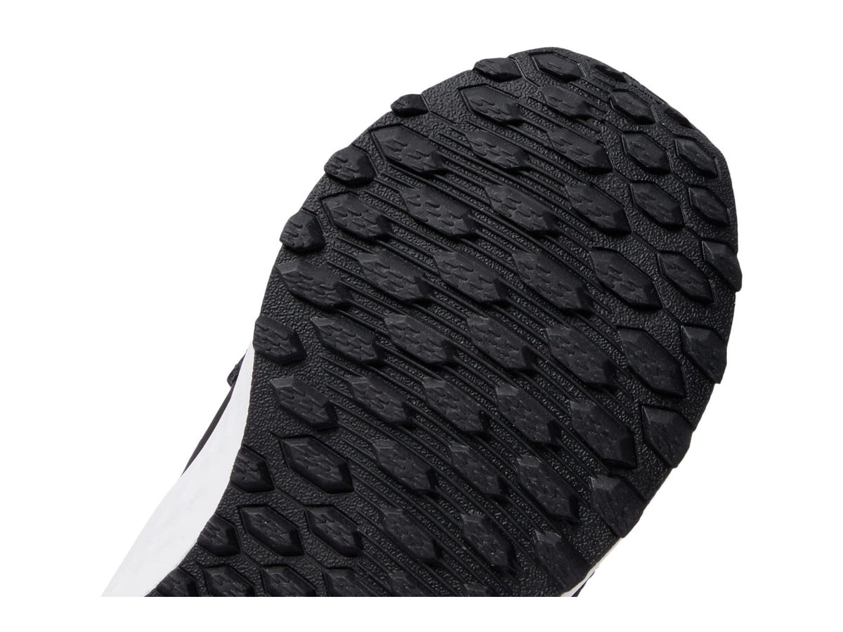 New Balance® Kids Fresh Foam 650v1 Bungee Lace with Top Strap Shoes for Kids – Comfortable Padding Black/Metallic Silver 1.5 Little Kid XW