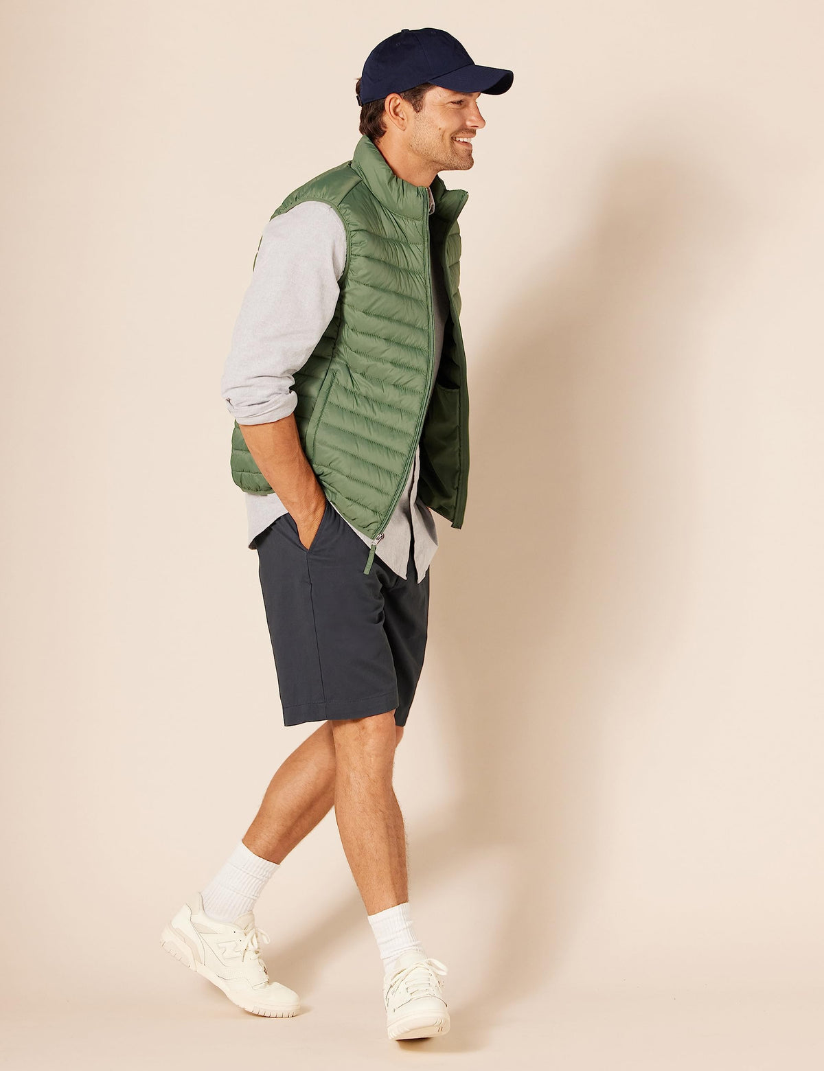 Amazon Essentials Men's Classic-Fit 9" Chino Short, Dark Navy, 33