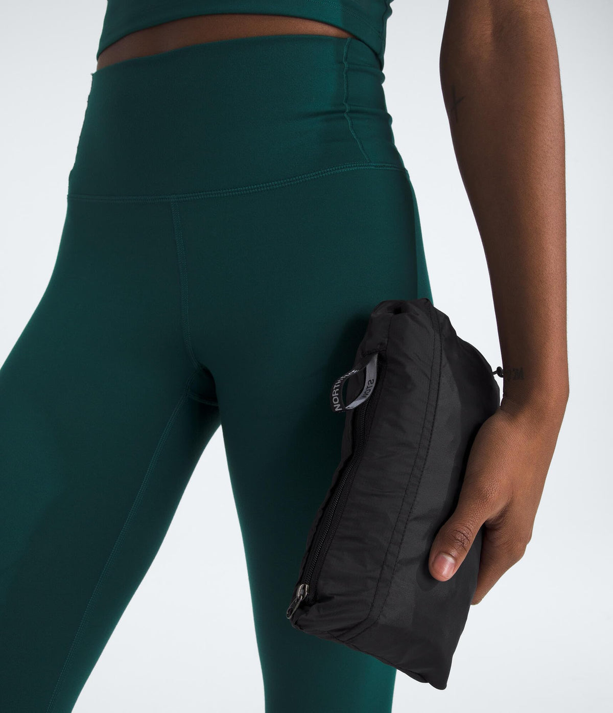 THE NORTH FACE Women’s Venture 2 Waterproof Hooded Rain Jacket (Standard and Plus Size) Medium Tnf Black