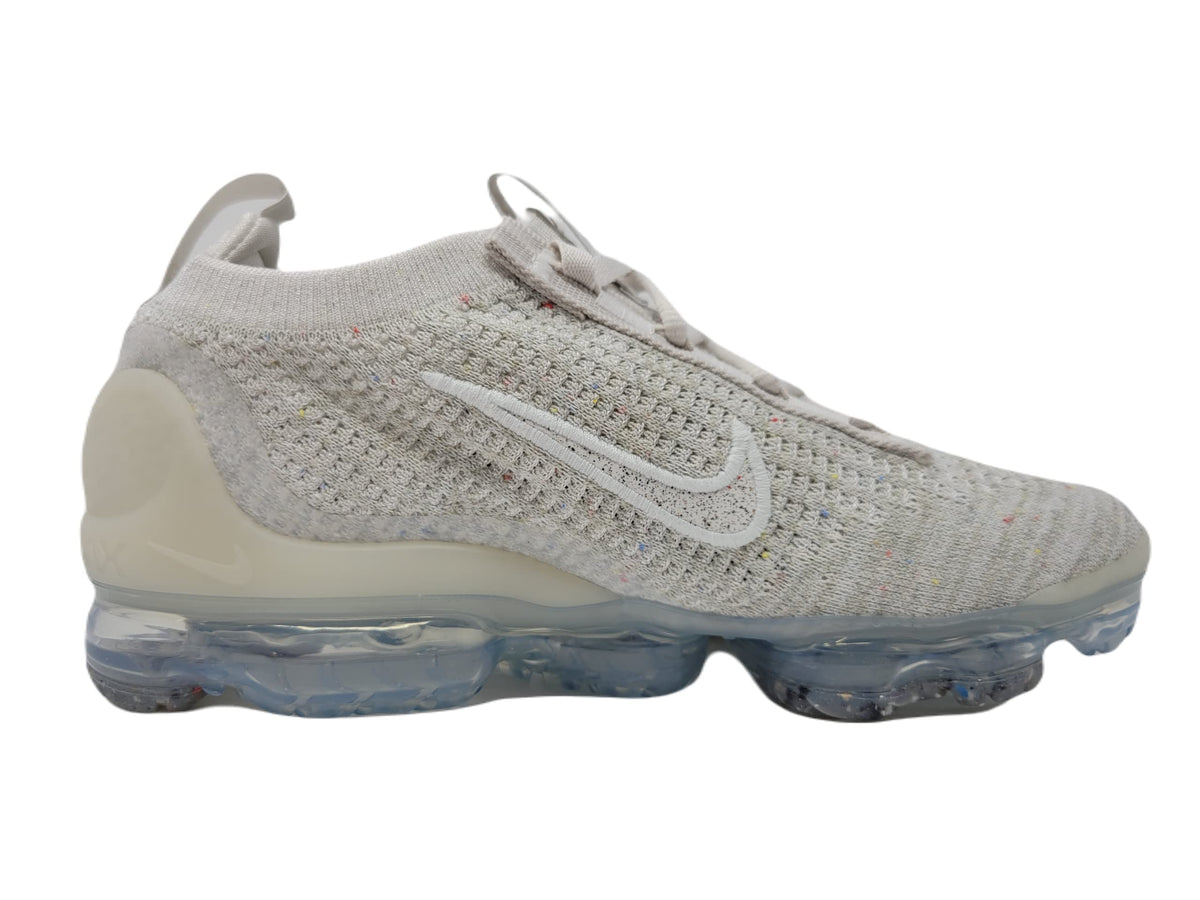 Nike Women's Low-Top Sneakers, White, 6