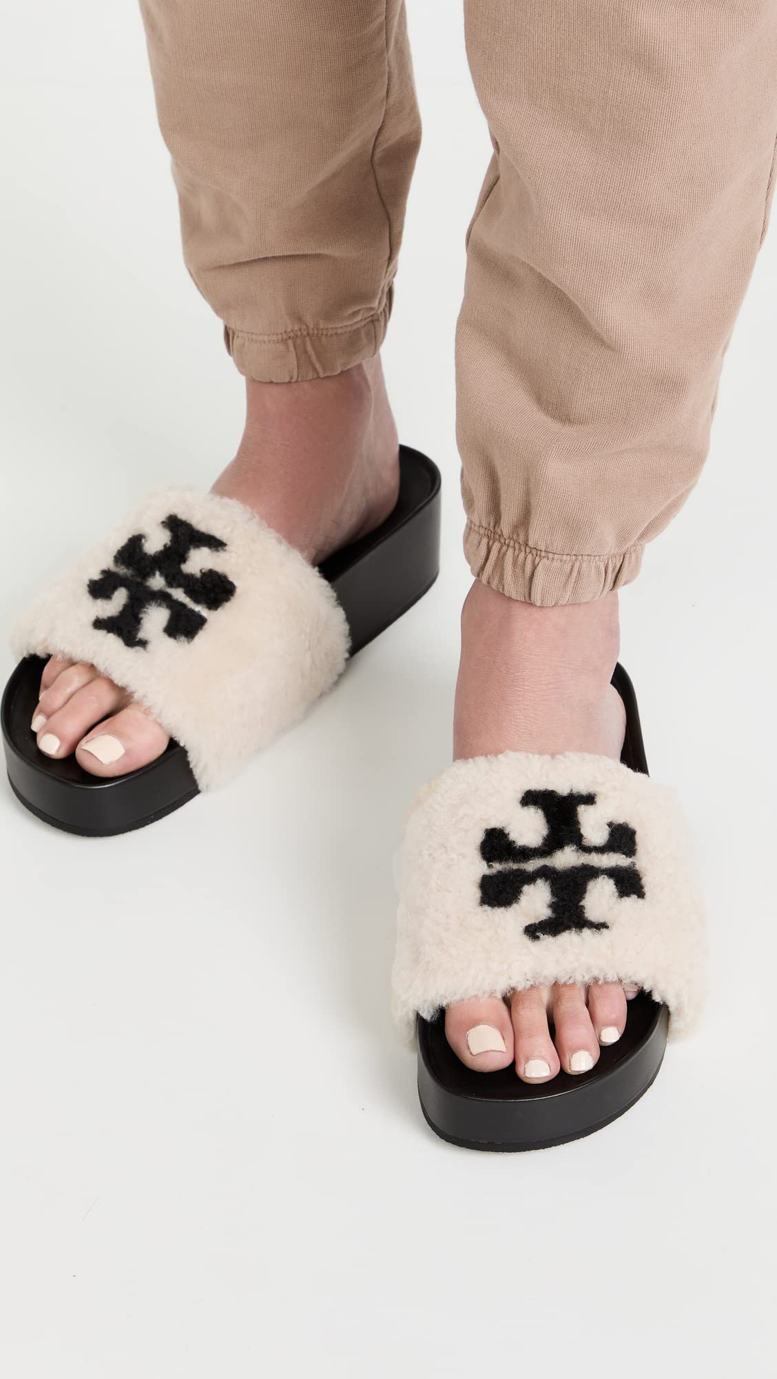 Tory Burch Women's Double T Shearling Flatform Sandals, Buttermilk/Perfect Black, 9 Medium US