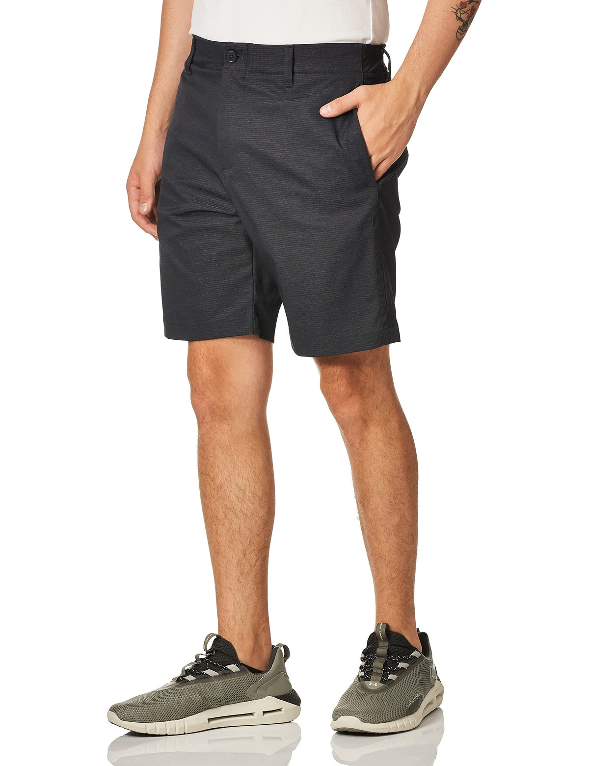 Under Armour 1370084-1-34 Men's UA Iso-Chill Airvent Shorts Black 34