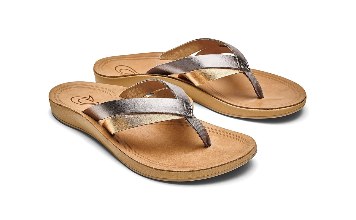 OLUKAI Kaekae Women's Beach Sandals, Full-Grain & Metallic Leather Flip-Flop Slides with Wet Grip Soles, Lightweight & All-Day Comfort, Silver/Golden Sand, 7